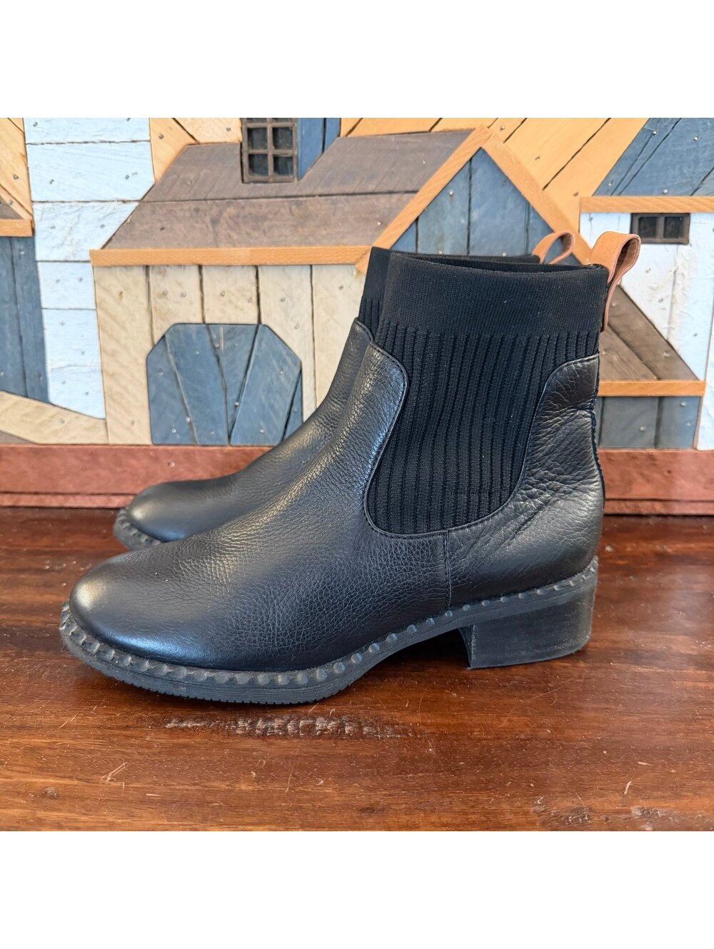 Gentle Souls by Kenneth Cole Best Chelsea Black Leather Booties Size 7M